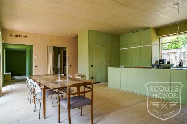 villa modern arkitektur skåne träbeklädnad grönt kök location sweden scoutshonor 094