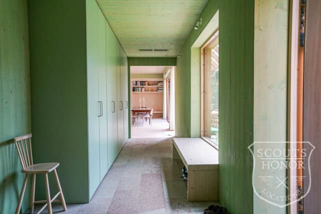 villa modern arkitektur skåne träbeklädnad grönt kök location sweden scoutshonor 098