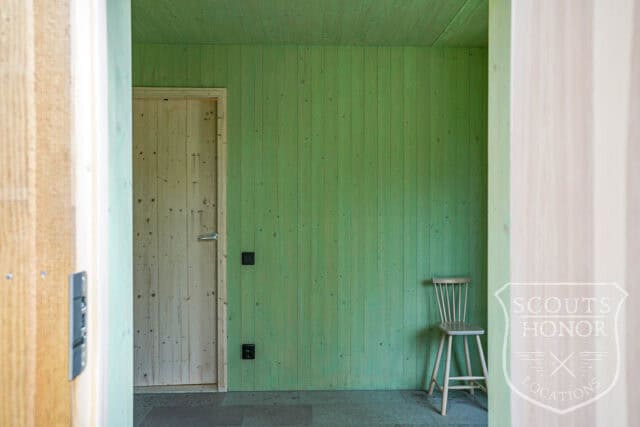 villa modern arkitektur skåne träbeklädnad grönt kök location sweden scoutshonor 099