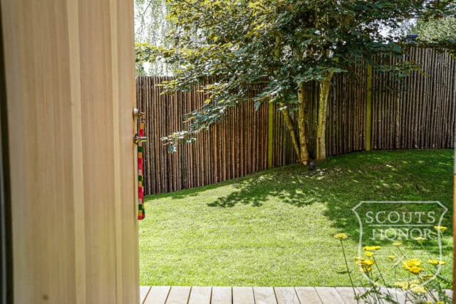 villa modern arkitektur skåne träbeklädnad grönt kök location sweden scoutshonor 100