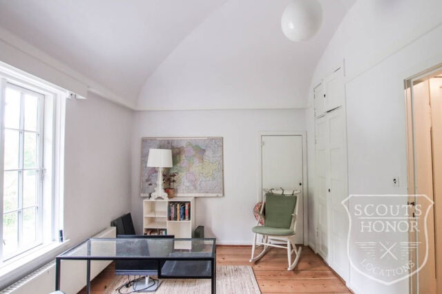 rødt hus stråtækt mødelokale i skoven nordsjælland location denmark scoutshonor 42