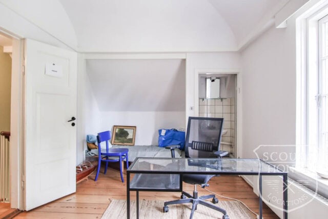 rødt hus stråtækt mødelokale i skoven nordsjælland location denmark scoutshonor 43