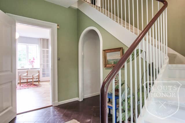 rødt hus stråtækt mødelokale i skoven nordsjælland location denmark scoutshonor 45