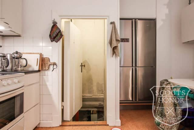 rødt hus stråtækt mødelokale i skoven nordsjælland location denmark scoutshonor 50