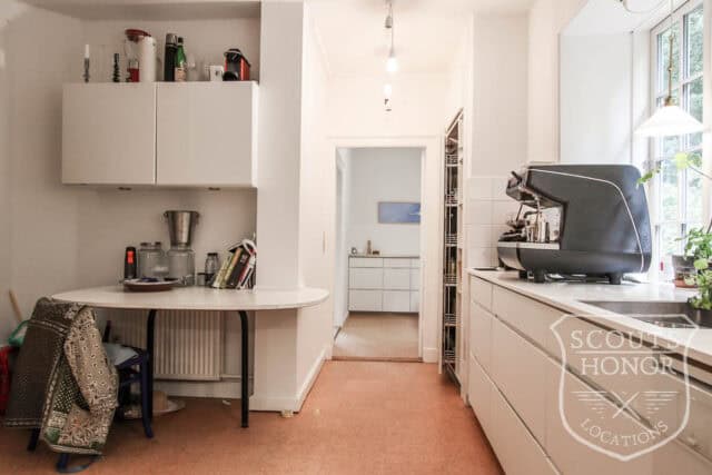 rødt hus stråtækt mødelokale i skoven nordsjælland location denmark scoutshonor 52