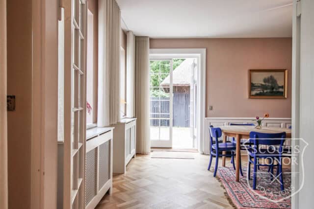 rødt hus stråtækt mødelokale i skoven nordsjælland location denmark scoutshonor 61