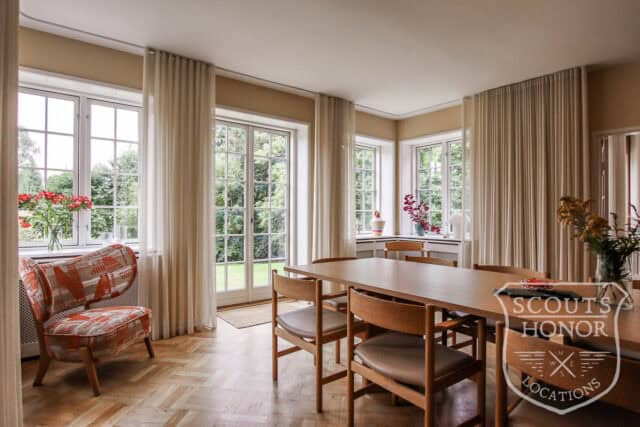 rødt hus stråtækt mødelokale i skoven nordsjælland location denmark scoutshonor 65