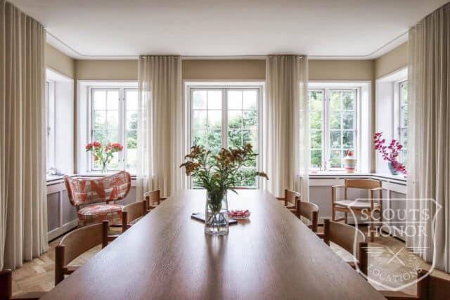 rødt hus stråtækt mødelokale i skoven nordsjælland location denmark scoutshonor 67