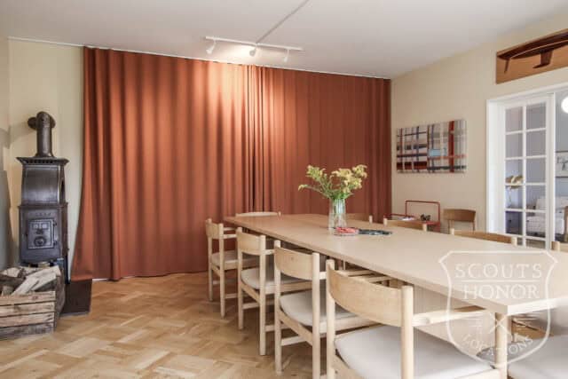 rødt hus stråtækt mødelokale i skoven nordsjælland location denmark scoutshonor 69