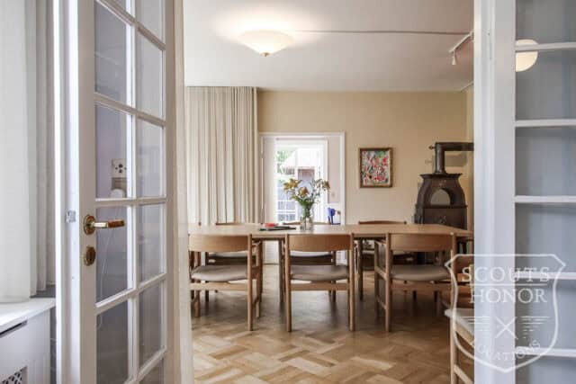 rødt hus stråtækt mødelokale i skoven nordsjælland location denmark scoutshonor 72