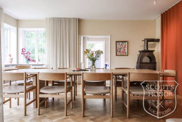 rødt hus stråtækt mødelokale i skoven nordsjælland location denmark scoutshonor 73