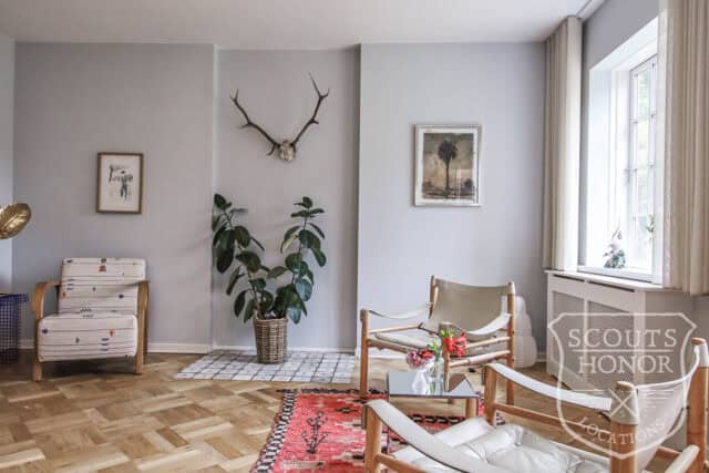 rødt hus stråtækt mødelokale i skoven nordsjælland location denmark scoutshonor 76