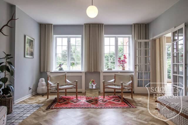 rødt hus stråtækt mødelokale i skoven nordsjælland location denmark scoutshonor 78