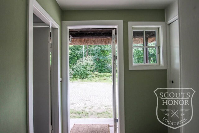 rødt hus stråtækt mødelokale i skoven nordsjælland location denmark scoutshonor 82