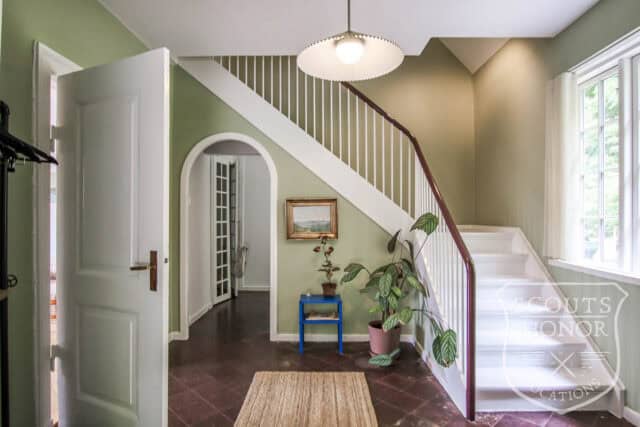 rødt hus stråtækt mødelokale i skoven nordsjælland location denmark scoutshonor 83