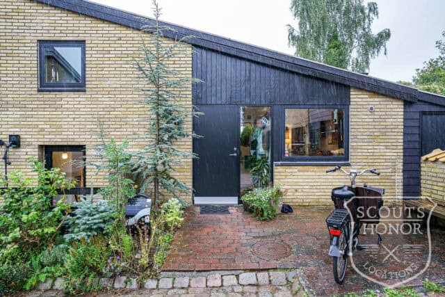 outdoor jacuzzi townhouse retro aarhus villa location denmark scoutshonor 15