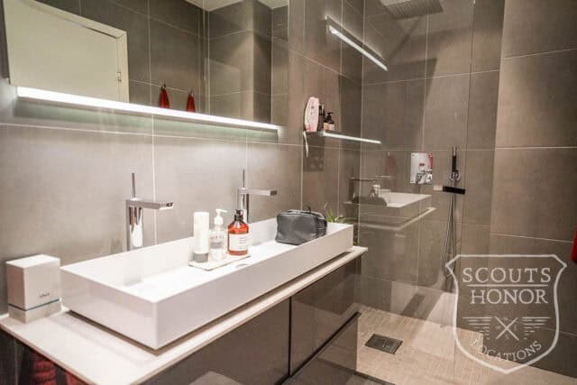 villa naturtomt modern arkitektur utsikt över sjö klippor location denmark scoutshonor 35