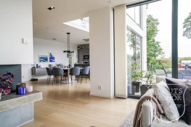 villa naturtomt modern arkitektur utsikt över sjö klippor location denmark scoutshonor 57