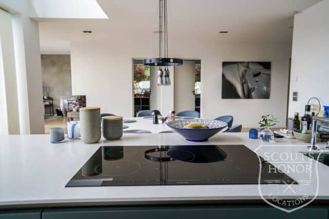 villa naturtomt modern arkitektur utsikt över sjö klippor location denmark scoutshonor 64