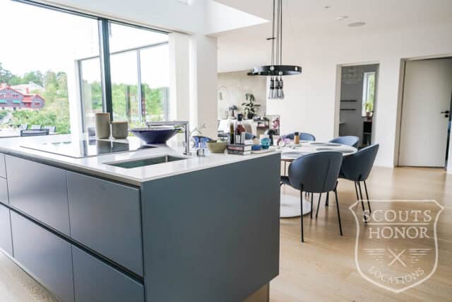 villa naturtomt modern arkitektur utsikt över sjö klippor location denmark scoutshonor 67