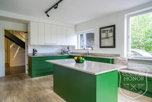 villa stockholm area grönt kök 60 tal färger pojkrum location sweden scoutshonor 73