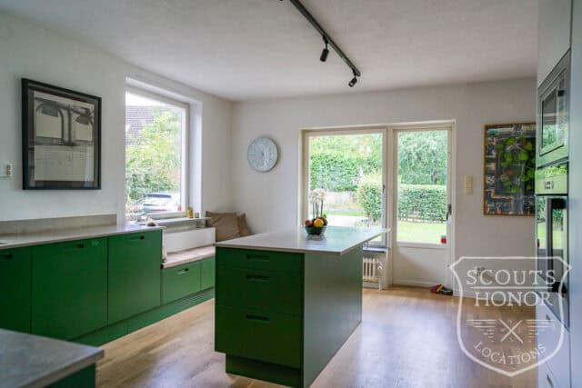 villa stockholm area grönt kök 60 tal färger pojkrum location sweden scoutshonor 74