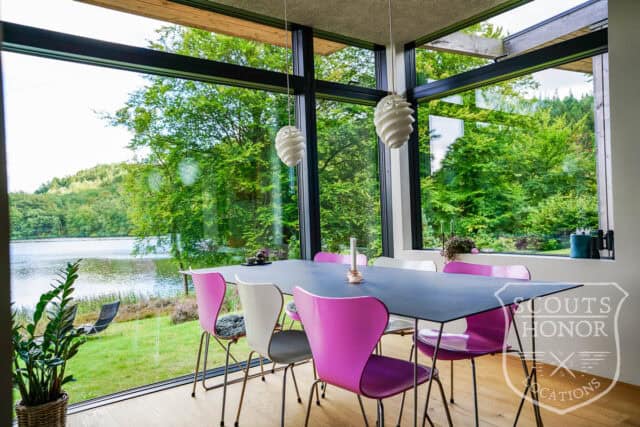 sommerhus moderne arkitektur udsigt til sø naturgrund idyllisk location denmark scoutshonor 70