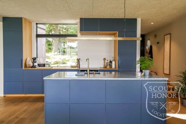 sommerhus moderne arkitektur udsigt til sø naturgrund idyllisk location denmark scoutshonor 74