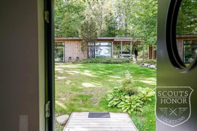 sommerhus moderne arkitektur udsigt til sø naturgrund idyllisk location denmark scoutshonor 77