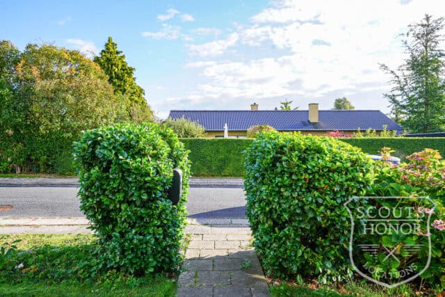 parcelhus lyngby gule mursten stilfuld location denmark scoutshonor 06