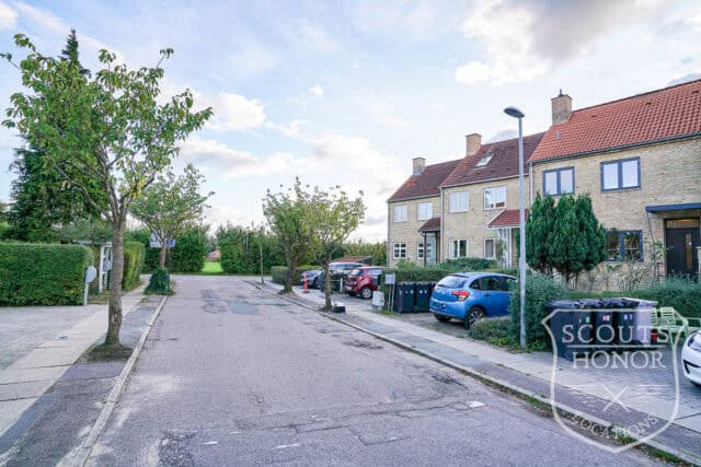 rækkehus gule mursten retro kælder københavn location denmark scoutshonor 02
