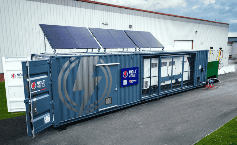 Solar-powered energy storage container with solar panels for renewable energy solutions.
