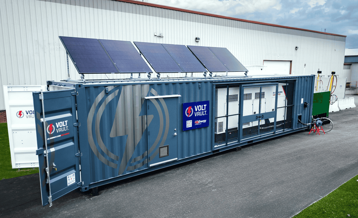 Solar-powered energy storage container with solar panels for renewable energy solutions.