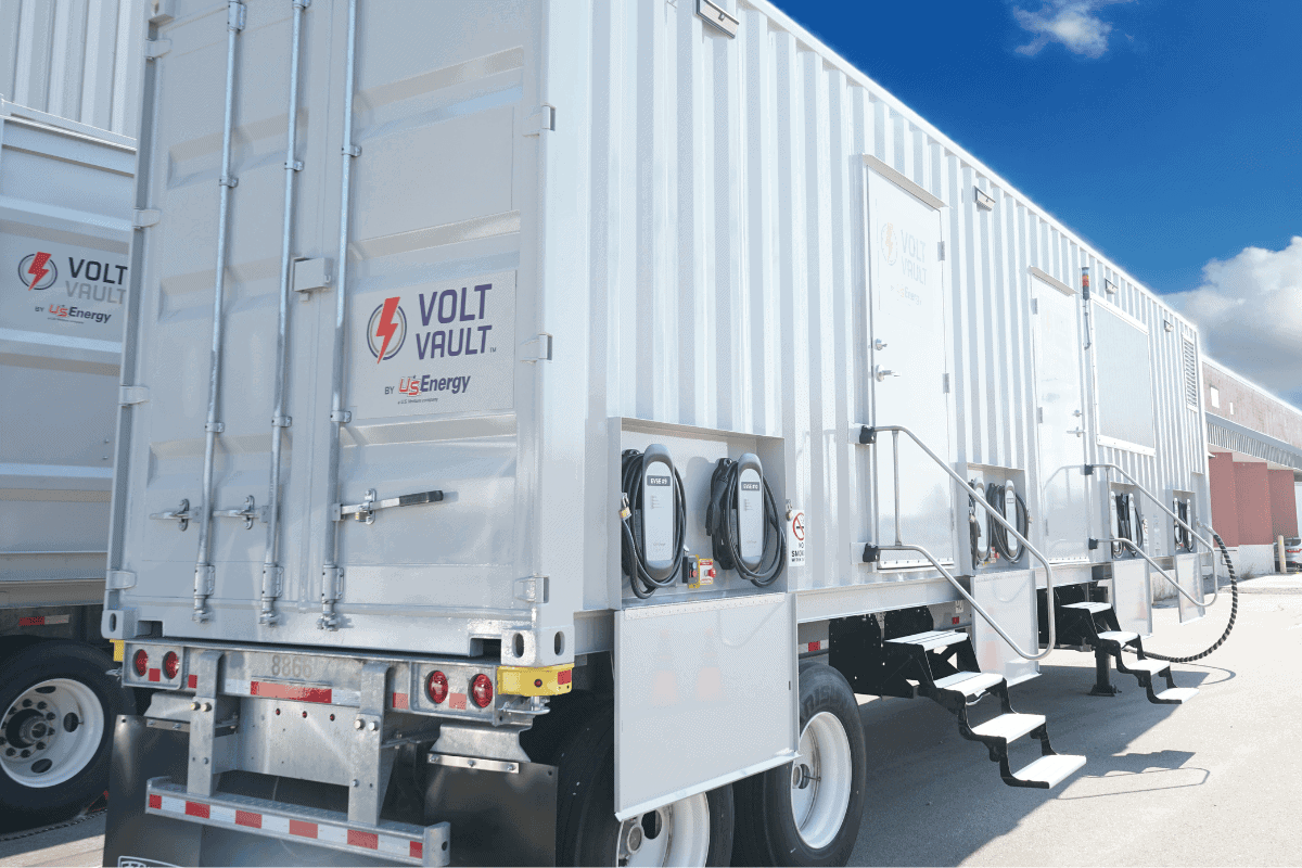 Mobile energy storage unit with EV charging stations at U.S. energy facility.