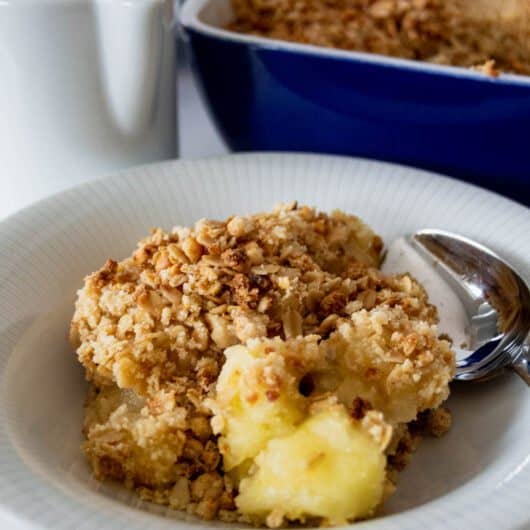 apple crumble with oats in a bowl
