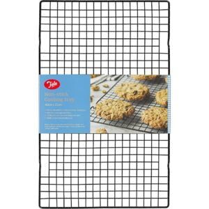 black wire cooling tray