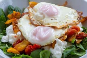 high-protein-cottage-cheese-egg-breakfast-bowl