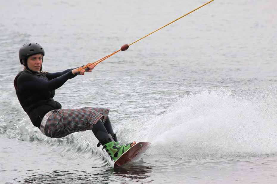 Wakeboarding_-_Box_End_Park_September_2009_(3915961337) best wakeboard life vest
