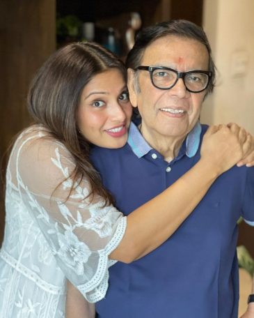 Bipasha Basu Age, Height, Biography 2021 Wiki, Net Worth, Boyfriend Bipasha Basu Age Height Husband father Family Biography