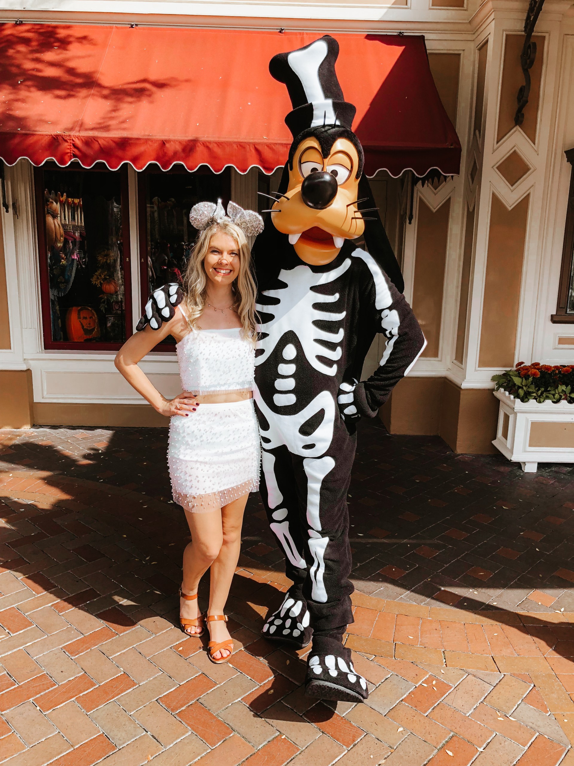 Nov 09, 2021 · the alice in wonderland character is based on the blue hornworm, which known for eating tobacco leaves. Disneyland Photo Ideas | Disneyland Photo Guide