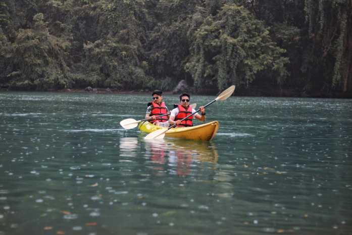 photo-of-two-people-in-kayak-1522344 calories burned from walking