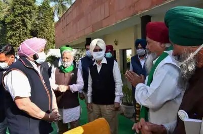 Punjab CM Amarinder Singh during a meeting with representatives of various farmers' organizations (PTI) Punjab farmers stock up for 'Dilli Chalo' | India News - Times of India
