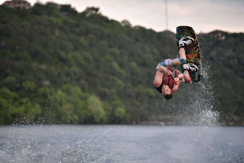 steven-welch-WUeynNihHuQ-unsplash wakeboarding life jacket