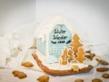 klassisches Lebkuchenhaus zum Selbermachen verziert mit Royal Icing Zuckerguss und Fondant - Foodblog Topfgartenwelt