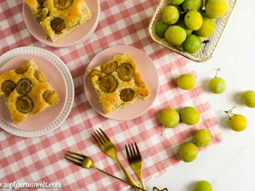 Mirabellenkuchen mit Streusel und Schmand