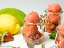 Erdbeersorbet mit der Eismaschine selber machen ohne Ei - Foodblog Topfgartenwelt