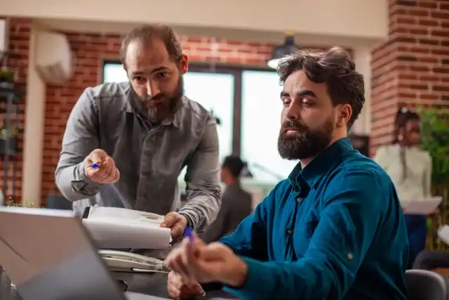 Comparing a traditional SEO agency with an AI marketing agency