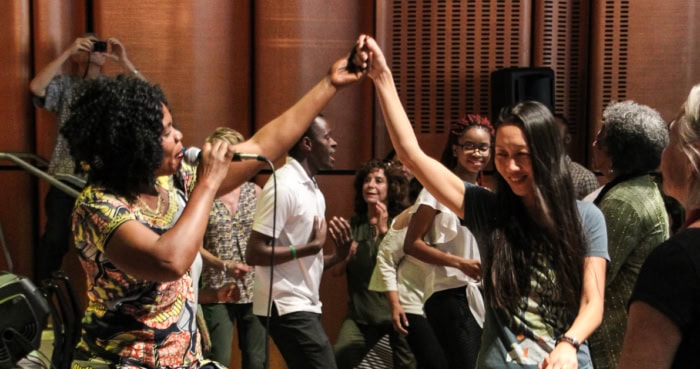 Matrida Dancing with Audience