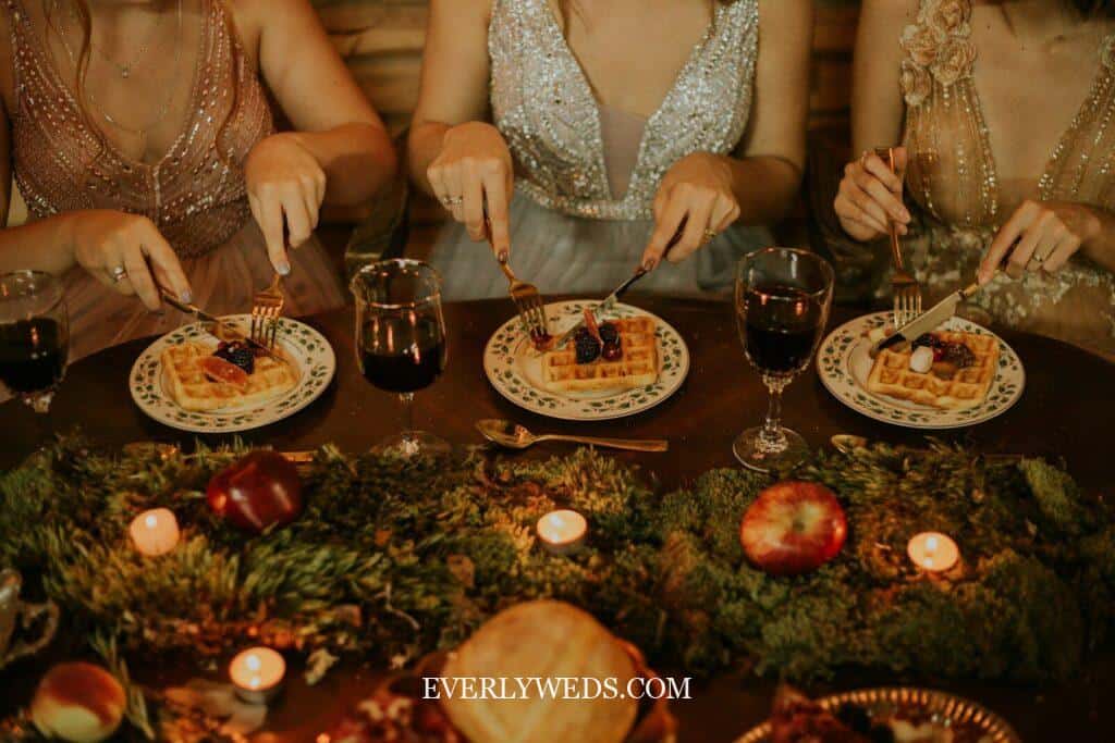 late night pizza food surprise wedding reception fun cheap small wedding ideas guests remember