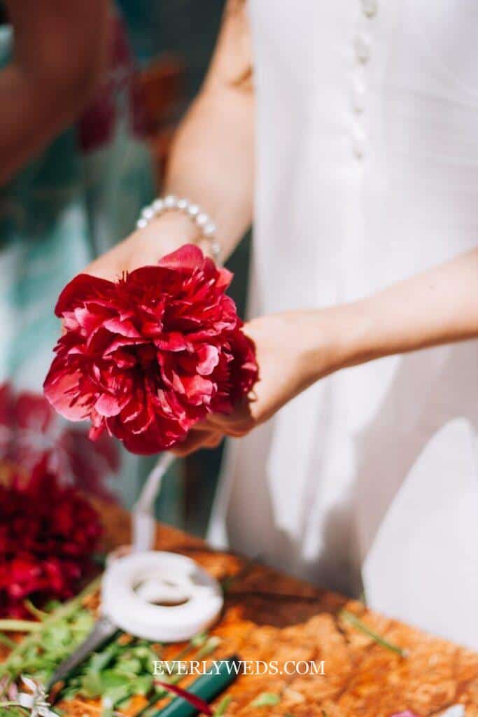 DIY wedding table decor candles string lights cheap rustic wedding ideas budget table settings